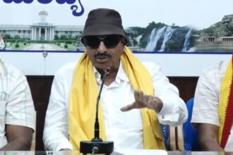 ಈಡುಗಾಯಿ ಒಡೆಯುವ ಚಳವಳಿಗೆ ಕರೆ ನೀಡಿದ ವಾಟಾಳ್ ನಾಗರಾಜ್