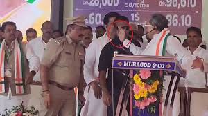 ವೇದಿಕೆಯಲ್ಲೇ ಎಎಸ್ ಪಿ ಮೇಲೆ ಕೈ ಎತ್ತಿದ ಸಿದ್ದರಾಮಯ್ಯ