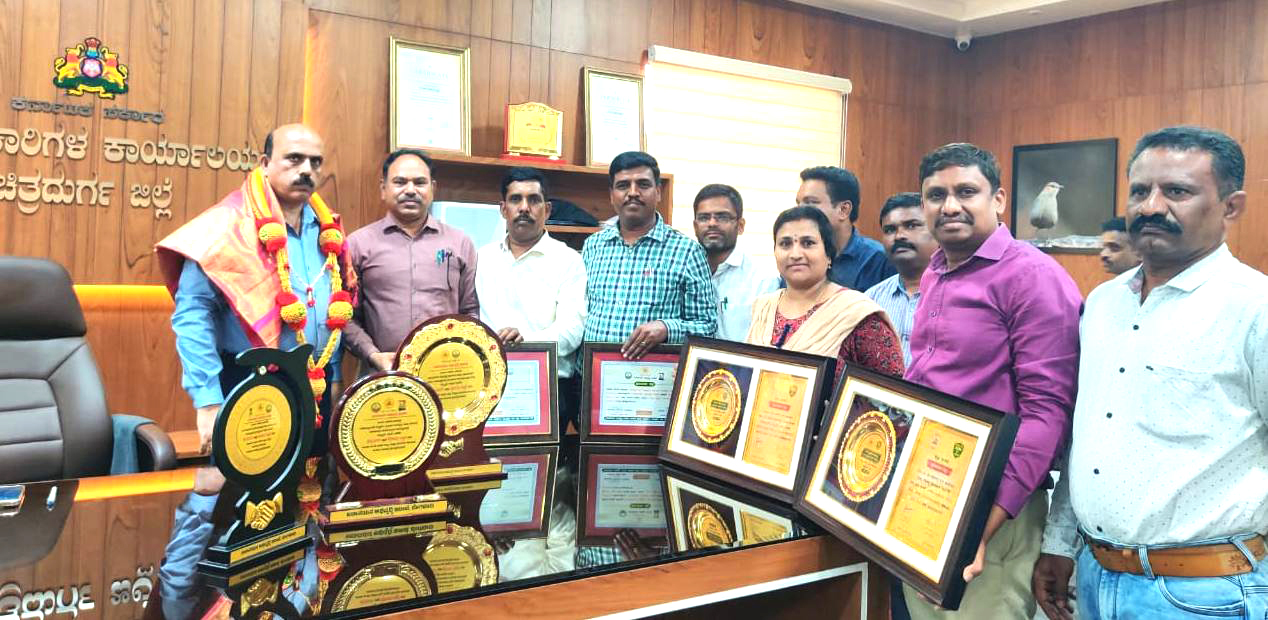 ವಿವಿಧ ಯೋಜನೆಗಳ ಅನುಷ್ಠಾನದಲ್ಲಿ ಪ್ರಥಮ ಸ್ಥಾನ ಪಡೆದ ಚಿತ್ರದುರ್ಗ ಕೃಷಿ ಇಲಾಖೆಗೆ 5 ಪ್ರಶಸ್ತಿಗಳು