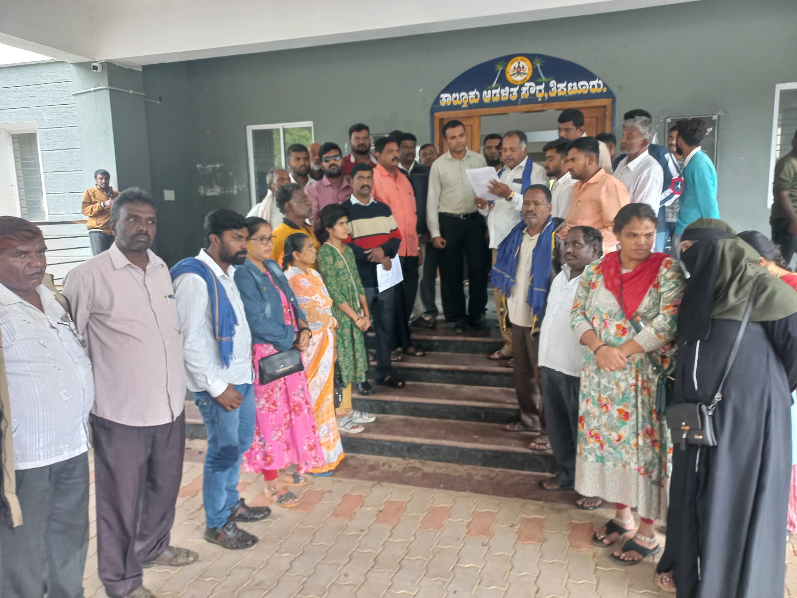 ದಲಿತ ಪತ್ರಕರ್ತನ ಮೇಲೆ ಹಲ್ಲೆ, ಟಿವಿ ವರದಿಗಾರ ಮಂಜುನಾಥ್ ತಾಳಮಕ್ಕಿ ವಿರುದ್ಧ ಕಠಿಣ ಕ್ರಮಕ್ಕೆ ಒತ್ತಾಯ