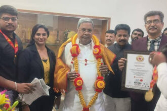 ತುರುವನೂರು ಆಂಜನೇಯಸ್ವಾಮಿ ರೇಖಾ ಚಿತ್ರ ಗ್ಲೋಬಲ್ ವರ್ಲ್ಡ್ ರೆಕಾರ್ಡ್ ದಾಖಲೆ: ಸಿಎಂ ಸೇರಿ ಗಣ್ಯರ ಅಭಿನಂದನೆ