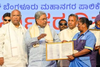 ದಿನಗೂಲಿ ಪೌರಕಾರ್ಮಿಕರು ಖಾಯಂ ಸರ್ಕಾರಿ ಅಧಿಕಾರಿಗಳಾದ ಸಂತೋಷದ ಸುದ್ದಿ