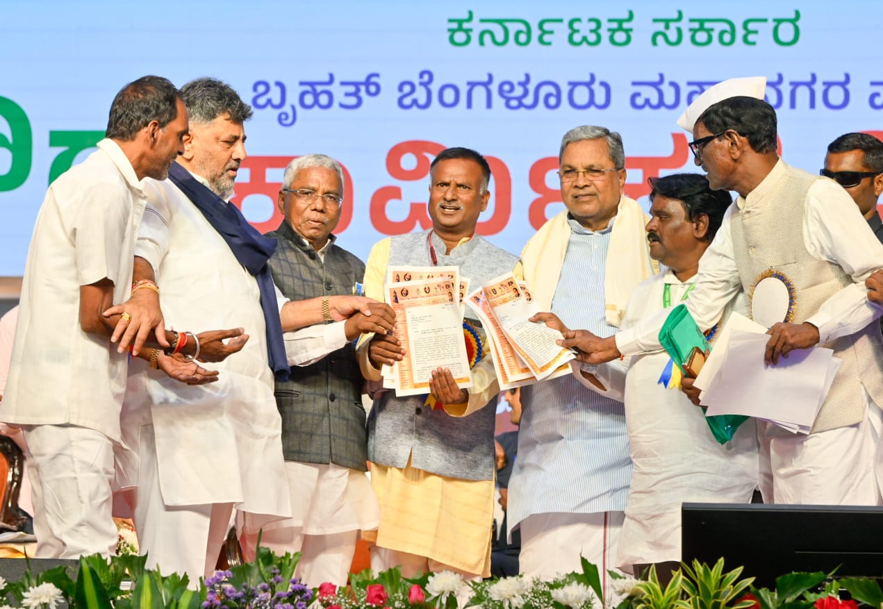 ಶುಚಿತ್ವದ ಇತರ ನೌಕರರನ್ನೂ ಖಾಯಂಗೊಳಿಸಲಾಗುವುದು-ಸಿದ್ದರಾಮಯ್ಯ ಭರವಸೆ