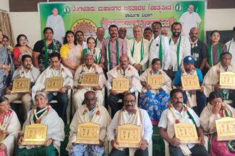 ದೇವೇಗೌಡರ ಹೆಸರಿನಲ್ಲಿ ಕಾರ್ಮಿಕ ರತ್ನ ಪ್ರಶಸ್ತಿ ನೀಡಿ ಸನ್ಮಾನಿಸಿದ ಜೆಡಿಎಸ್