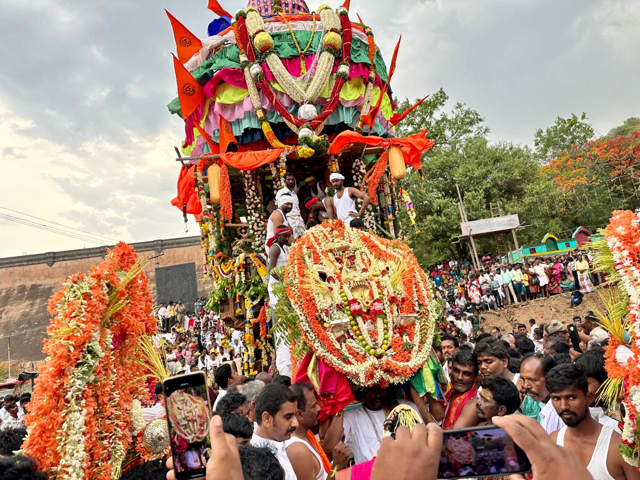 ಅದ್ಧೂರಿಯಾಗಿ ನಡೆದ ಕಣಿವೆ ಮಾರಮ್ಮ ದೇವಿ ರಥೋತ್ಸವ