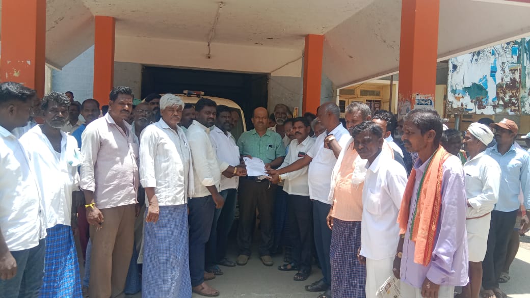 ಚಿತ್ರದುರ್ಗ ವೈದ್ಯಕೀಯ ಕಾಲೇಜ್ ನಿರ್ದೇಶಕನನ್ನು ಕೂಡಲೇ ಅಮಾನತುಗೊಳಿಸಲು ಆಗ್ರಹ