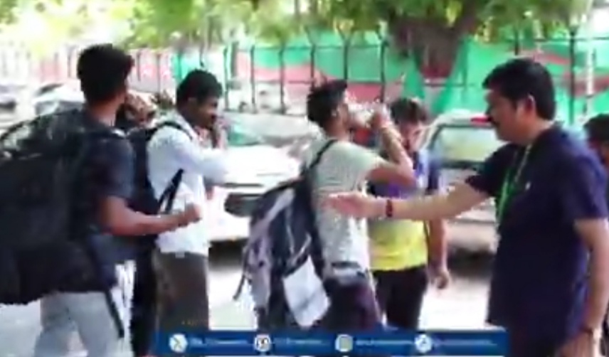 ಆತಂಕದಲ್ಲಿದ್ದ ವಿದ್ಯಾರ್ಥಿಗಳನ್ನು ಮನೆಗೆ ತಲುಪಿಸಿದ ಹೆಚ್ ಡಿಕೆ, ನಿಖಿಲ್