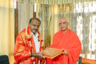 ನವದೆಹಲಿಯ ಶ್ರೀಆದಿಚುಂಚನಗಿರಿ ಸಂಸ್ಥಾನದ ಶಾಖಾಮಠಕ್ಕೆ ಭೇಟಿ ನೀಡಿದ ಕೇಂದ್ರ ಸಚಿವ ಕುಮಾರಸ್ವಾಮಿ
