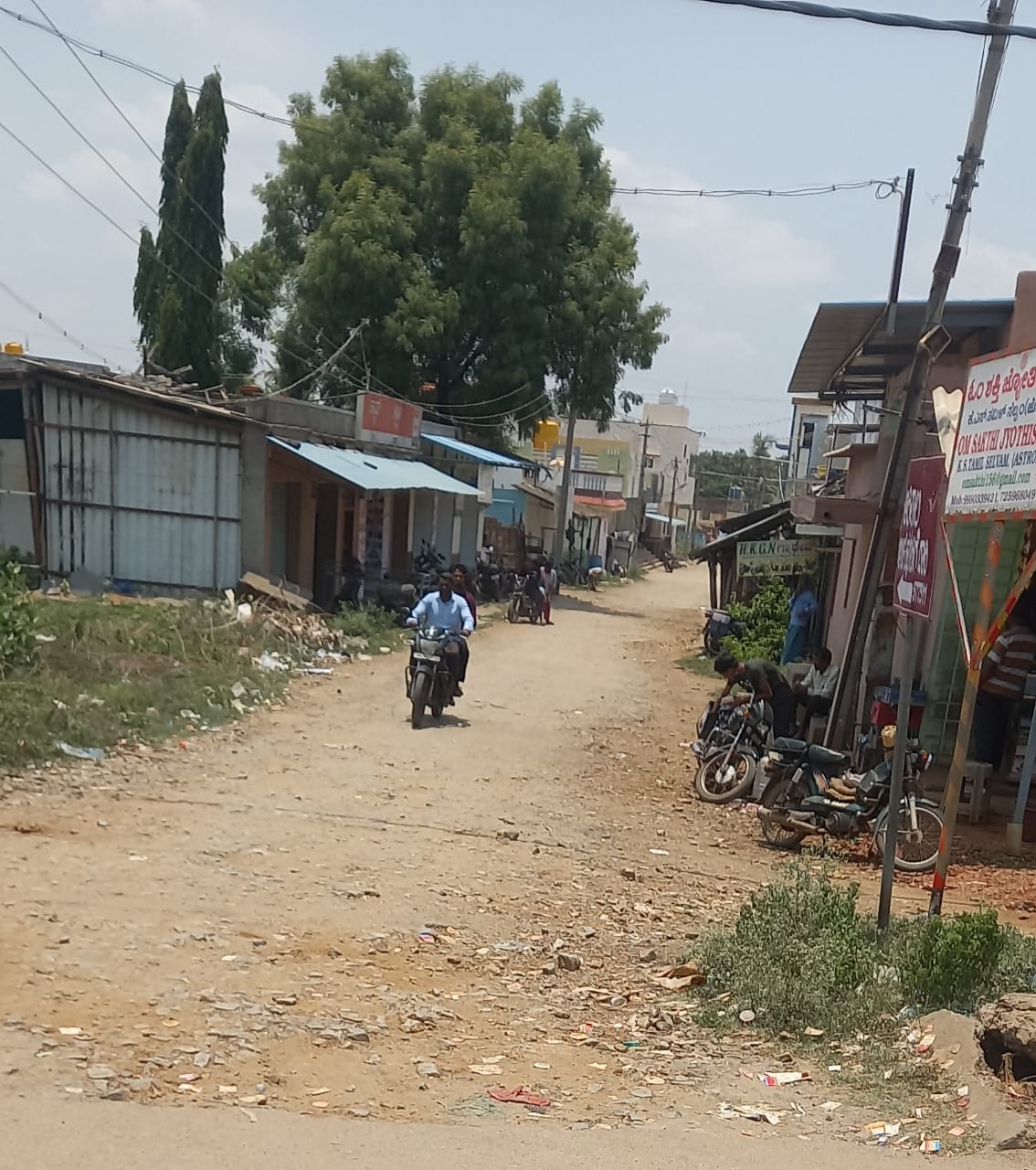 ಹದಗೆಟ್ಟ ರಸ್ತೆ ಹಾಗೂ ಚರಂಡಿ