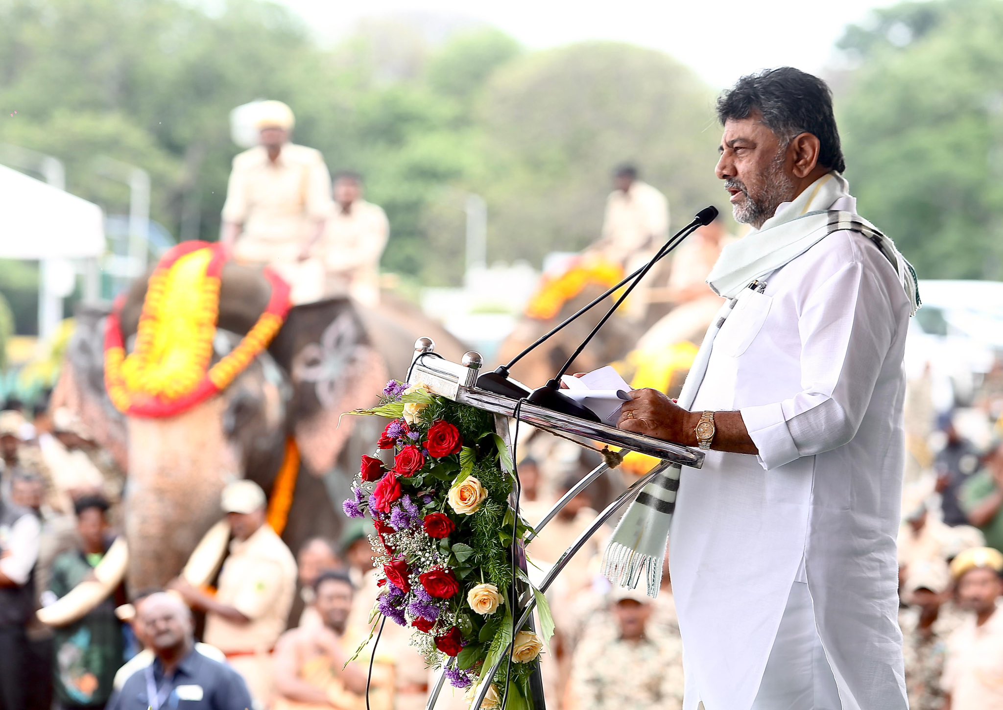 ಆಂಧ್ರದ ಡಿಸಿಎಂ ಹಾಗೂ ಅರಣ್ಯ ಸಚಿವ ಪವನ್ ಕಲ್ಯಾಣ್ ಗೆ 6 ಆನೆಗಳ ಹಸ್ತಾಂತರ-ಡಿಕೆಶಿ