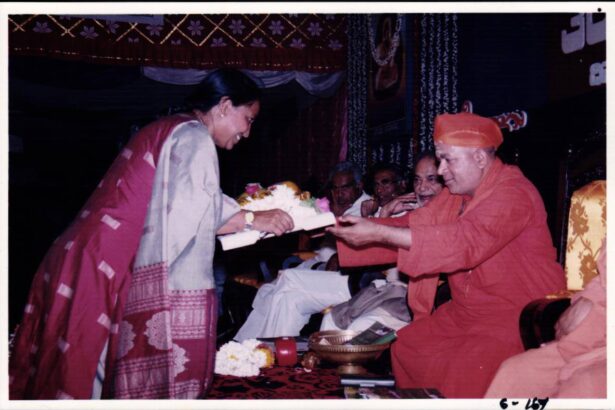 ಬೂಕರ್ ಪ್ರಶಸ್ತಿ ಪುರಸ್ಕೃತ ಬಾನುಮುಷ್ತಾಕ್ ಗೆ ತರಳಬಾಳು ಶ್ರೀಗಳ ಅಭಿನಂದನೆ