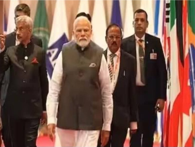 ವೀರ ಯೋಧರ ರಕ್ಷಣೆಗಾಗಿ ಆಂಜನೇಯ ಸ್ವಾಮಿಗೆ ವಿಶೇಷ ಪೂಜೆ