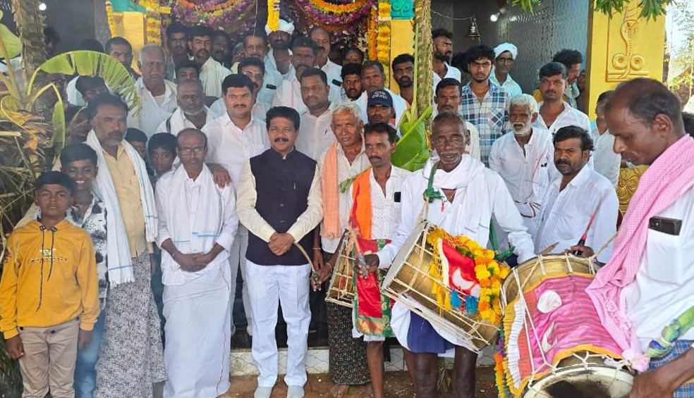 ದೇವರ ಮೇಲಿರುವ ಅಪಾರ ಭಕ್ತಿ, ಶ್ರದ್ದೆ ಬದುಕನ್ನು ಪಾವನಗೊಳಿಸಲಿದೆ: ಶಾಸಕ ಟಿ.ರಘುಮೂರ್ತಿ