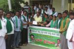 ಬೆಸ್ಕಾಂ ಕಚೇರಿಗೆ ಮುತ್ತಿಗೆ ಹಾಕಿದ ರೈತರು