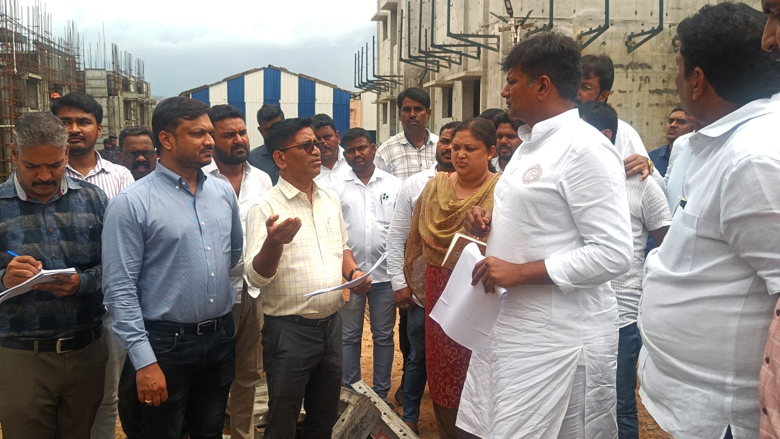 ತ್ವರಿತವಾಗಿ ಆಶ್ರಯ ಮನೆಗಳ ನಿರ್ಮಾಣ ಪೂರ್ಣಗೊಳಿಸಿ- ಶಾಸಕ ವೀರೇಂದ್ರ ಪಪ್ಪಿ