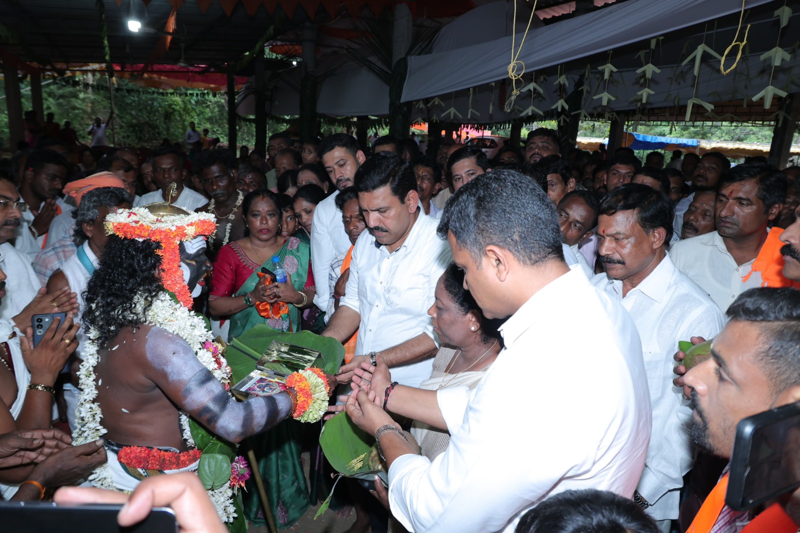 3ನೇ ಬಾರಿಗೆ ಮೋದಿ ಪ್ರಧಾನಿ, ಶ್ರೀಕೊರಗಜ್ಜ ದೈವಕ್ಕೆ ಹರಕೆ ತೀರಿಸಿದ ಬಿಜೆಪಿ ಕಾರ್ಯಕರ್ತರು