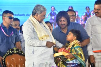 ಶಾಲೆಗಳ ಪುನರಾರಂಭದ ದಿನ ಭೇಟಿ ನೀಡಿ ಶುಭ ಕೋರಿದ ಸಿಎಂ ಸಿದ್ದರಾಮಯ್ಯ