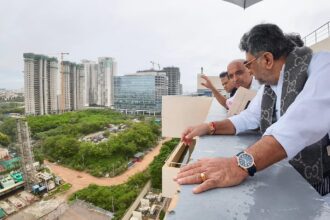ರಾಜಕಾಲುವೆ, ನಾಲೆಗಳನ್ನು ಪರಿಶೀಲಿಸಿದ ಡಿಸಿಎಂ ಶಿವಕುಮಾರ್