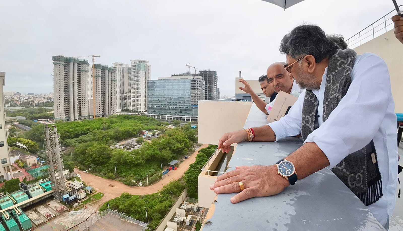 ರಾಜಕಾಲುವೆ, ನಾಲೆಗಳನ್ನು ಪರಿಶೀಲಿಸಿದ ಡಿಸಿಎಂ ಶಿವಕುಮಾರ್