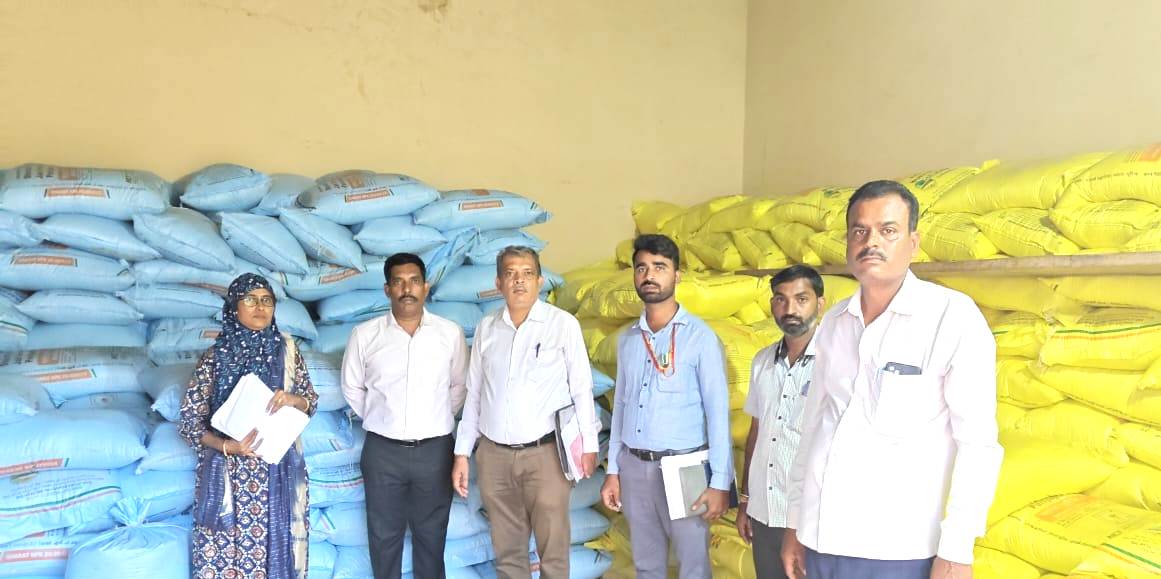 ಪರವಾನಗಿ ಇಲ್ಲದ ರಸಗೊಬ್ಬರ ದಾಸ್ತಾನು ಜಪ್ತಿ