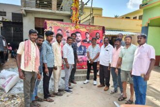 ಆರ್‌ಸಿಬಿ ಗೆಲುವು ಬಿರಿಯಾನಿ ಹಂಚಿದ ಅಭಿಮಾನಿಗಳು