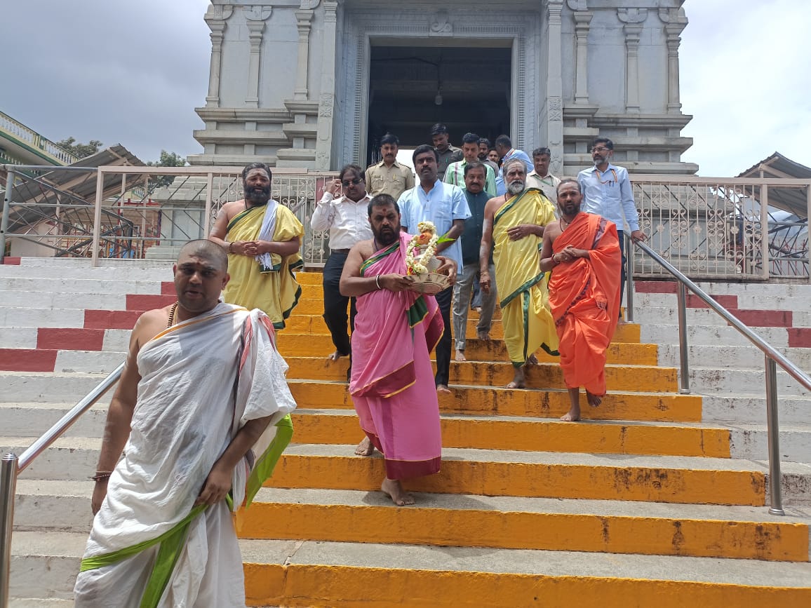 ಹೈಕೋರ್ಟ್ ನ್ಯಾಯದೀಶ ಕೆ. ವಿ. ಅರವಿಂದ್ ಘಾಟಿ ದೇವಸ್ಥಾನಕ್ಕೆ ಭೇಟಿ
