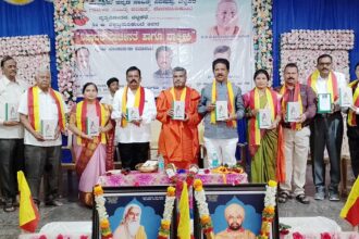 ವೇದ ಉಪನಿಷತ್ ಕಾಲಕ್ಕೂ ಪೂರ್ವದಲ್ಲೇ ಬುಡಕಟ್ಟು ಸಮುದಾಯಗಳು ಜೀವಂತ: ಸ್ವಾಮೀಜಿ