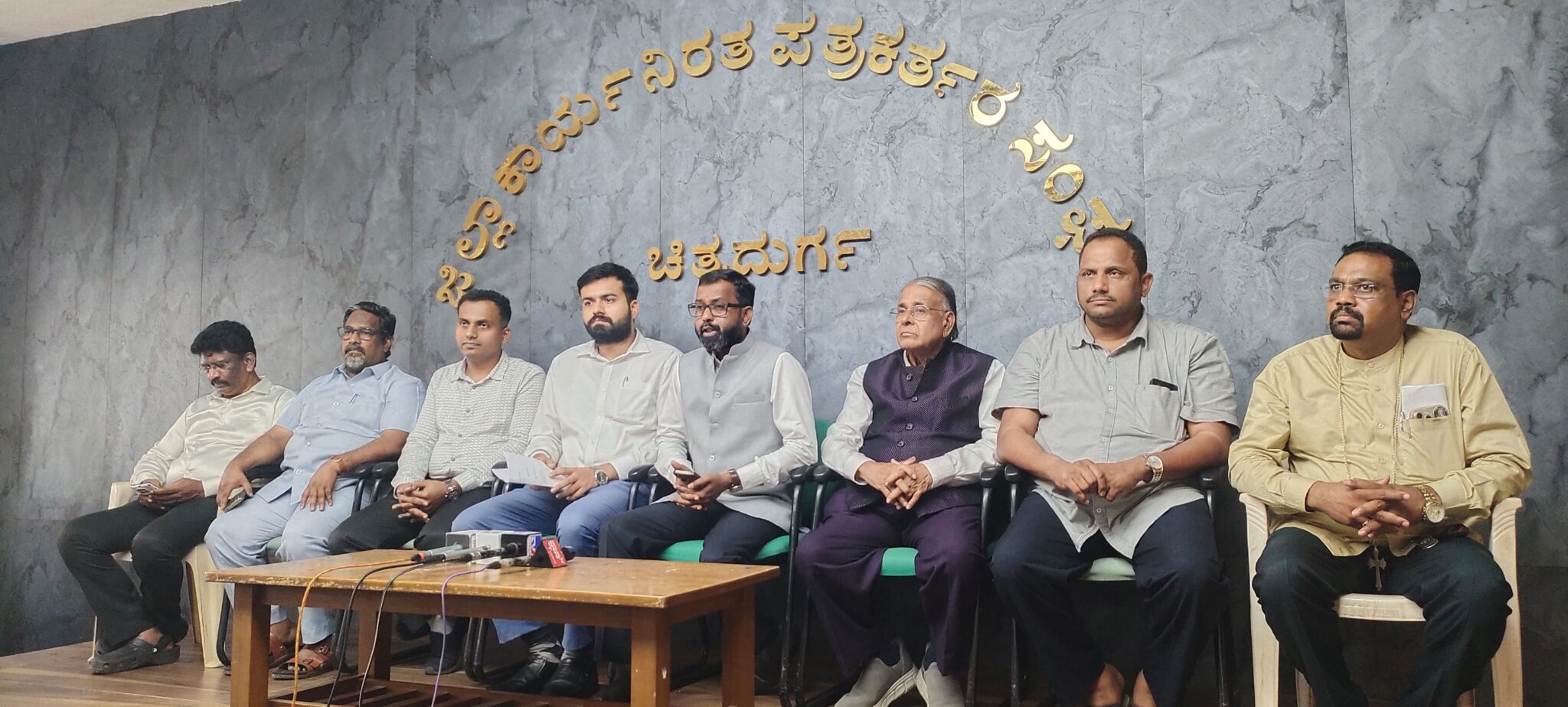 ಪರೀಕ್ಷೆ ಬರೆಯಲು ಅವಕಾಶ ನೀಡದೆ ವಿದ್ಯಾರ್ಥಿಗೆ ತೊಂದರೆ ನೀಡಿದ ಪೊಲೀಸರು