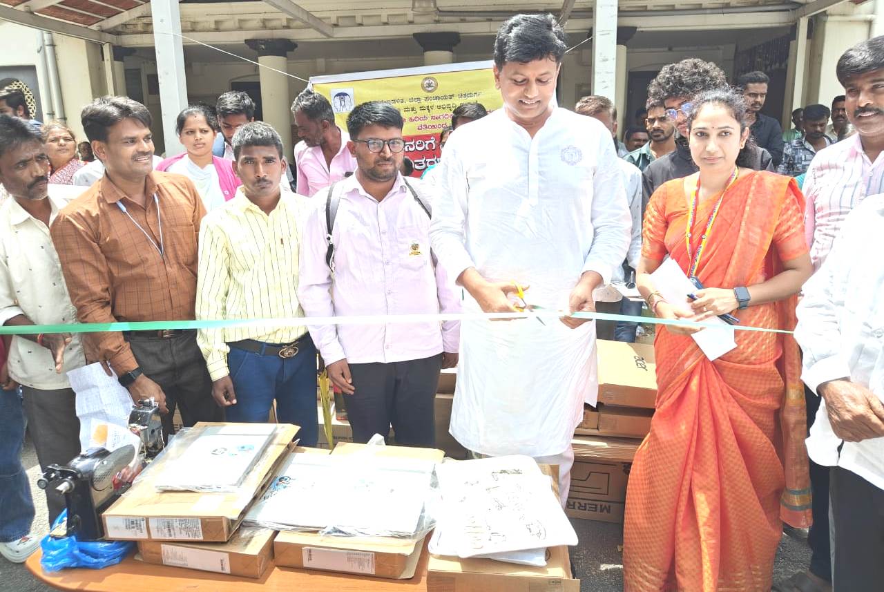 ವಿಕಲಚೇತನರಿಗೆ ಸಾಧನ ಸಲಕರಣೆ ವಿತರಣೆ