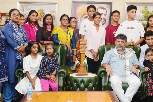 ಅಕ್ರಮವಾಗಿ ಶಾಲೆಯನ್ನು ಕಬ್ಜ ಮಾಡಿಕೊಂಡಿರುವ ವ್ಯಕ್ತಿ