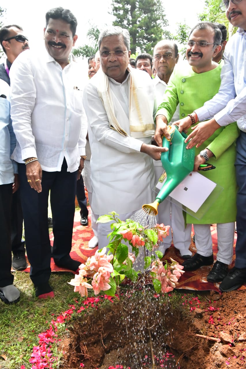 ದೇವರಾಜ ಅರಸು ರಾಜ್ಯ ಕಂಡ ಮುತ್ಸದ್ದಿ ರಾಜಕಾರಣಿ-ಸಿದ್ದರಾಮಯ್ಯ