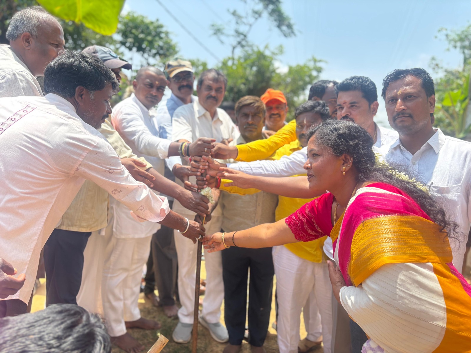 ವಿವಿಧ ಕಾಮಗಾರಿಗಳಿಗೆ ಗುದ್ದಲಿ ಪೂಜೆ