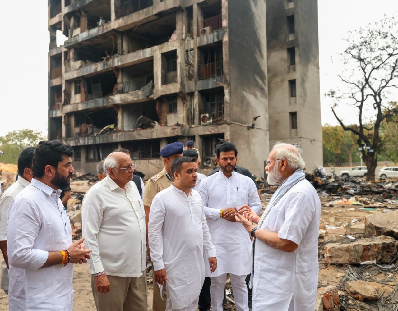 ವಿಮಾನ ದುರಂತದಲ್ಲಿ ಒಬ್ಬ ಬದುಕುಳಿದಿದ್ದು ಹೇಗೆ ಗೊತ್ತಾ