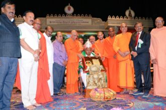 ದೇವೇಗೌಡರಿಗೆ ಶ್ರೀಗಂಗ ಸಾಮ್ರಾಟ ಪ್ರಶಸ್ತಿ ಪ್ರದಾನ