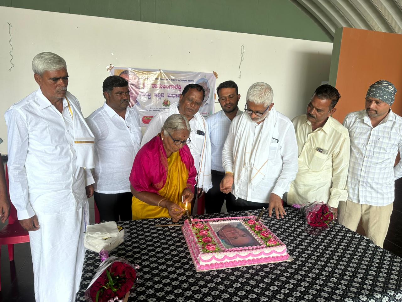 ನಿರಾಶ್ರಿತರ ಕೇಂದ್ರದಲ್ಲಿ ಸಾರಿಗೆ ಸಚಿವ ರಾಮಲಿಂಗಾರೆಡ್ಡಿರವರ ಹುಟ್ಟು ಹಬ್ಬ ಆಚರಣೆ