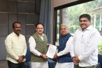 ಚಿತ್ರದುರ್ಗ ಜಿಲ್ಲೆಗೆ ಹೆಚ್ಚುವರಿ ಏಕಲವ್ಯ ಶಾಲೆ ಮಂಜೂರಾತಿಗೆ ಮನವಿ : ಸಂಸದ ಕಾರಜೋಳ