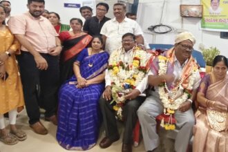 ಎಇಇ ಕೃಷ್ಣಪ್ಪ, ಎಇ ಟೋಗ್ಯಾನಾಯ್ಕ್ ಅವರಿಗೆ ಆತ್ಮೀಯ ಬೀಳ್ಕೊಡುಗೆ ನೀಡಿದ ಸಿಬ್ಬಂದಿಗಳು