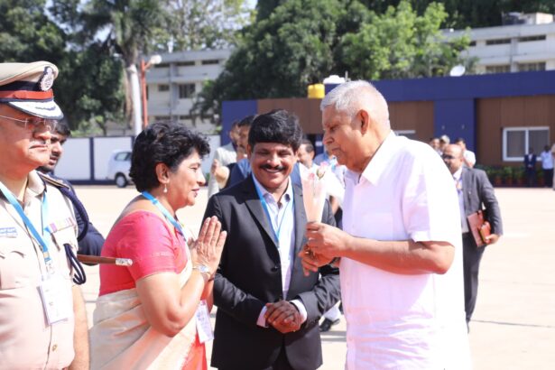 ಉಪ ರಾಷ್ಟ್ರಪತಿ ಧನಕರ್ ಅವರನ್ನು ಆತ್ಮೀಯವಾಗಿ ಬೀಳ್ಕೊಟ್ಟ ರಾಜ್ಯಪಾಲ ಗೆಹ್ಲೋಟ್