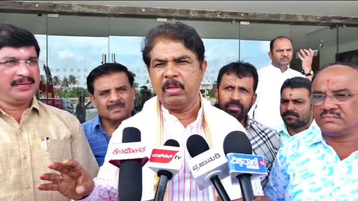 ಬಡವರ ಮನೆಗೆ ಕನ್ನ ಹಾಕಿದ ಕಾಂಗ್ರೆಸ್ ಸರ್ಕಾರ