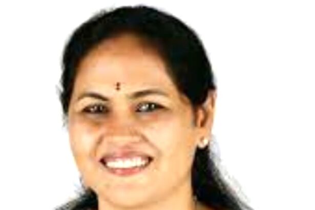 ಬಿಜೆಪಿ ಎರಡು ಗುಂಪು  ಕುರಿತು ಶೋಭಾ ಕರಂದ್ಲಾಜೆ ಮಾತನಾಡಲಿ