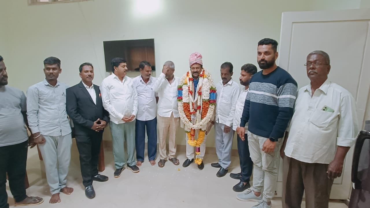 ಬ್ಲಾಕ್ ಕಾಂಗ್ರೆಸ್ ಅಧ್ಯಕ್ಷರಾದ ರವಿ ಸಿದ್ದಪ್ಪನವರಿಗೆ ಕುರುಬ ಸಮಾಜದ ಅಭಿನಂದನೆ