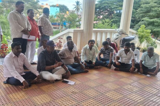 ನಗರಸಭೆ ಸ್ಥಾಯಿ ಸಮಿತಿ ಅಧ್ಯಕ್ಷರ ಧೋರಣೆ ಖಂಡಿಸಿ ಸದಸ್ಯರ ದಿಢೀರ್ ಪ್ರತಿಭಟನೆ