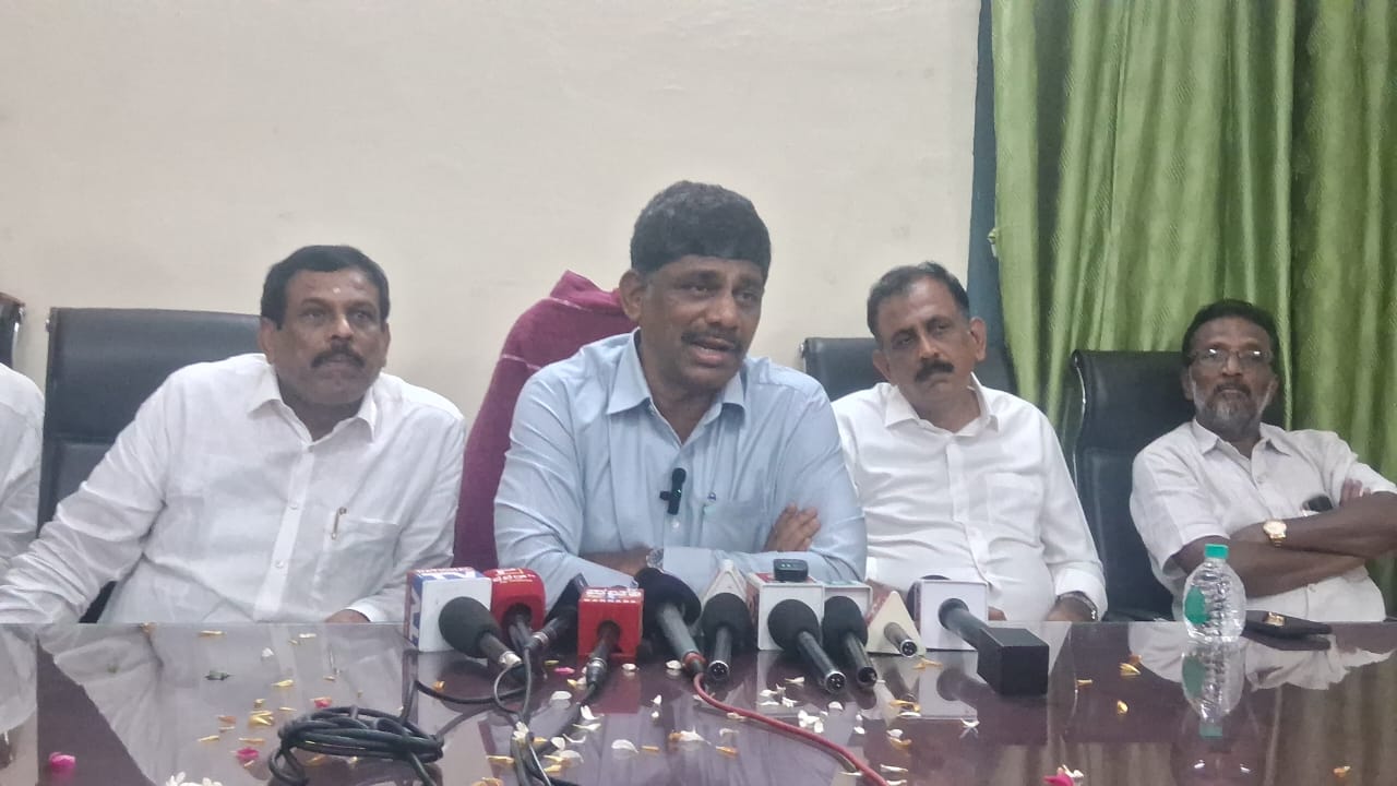 ನಂದಿನಿ ಉತ್ಪನ್ನ ಬಳಸುವ ಮೂಲಕ ರೈತರ ಹಿತ ಕಾಪಾಡಿ-ಡಿ.ಕೆ.ಸುರೇಶ್