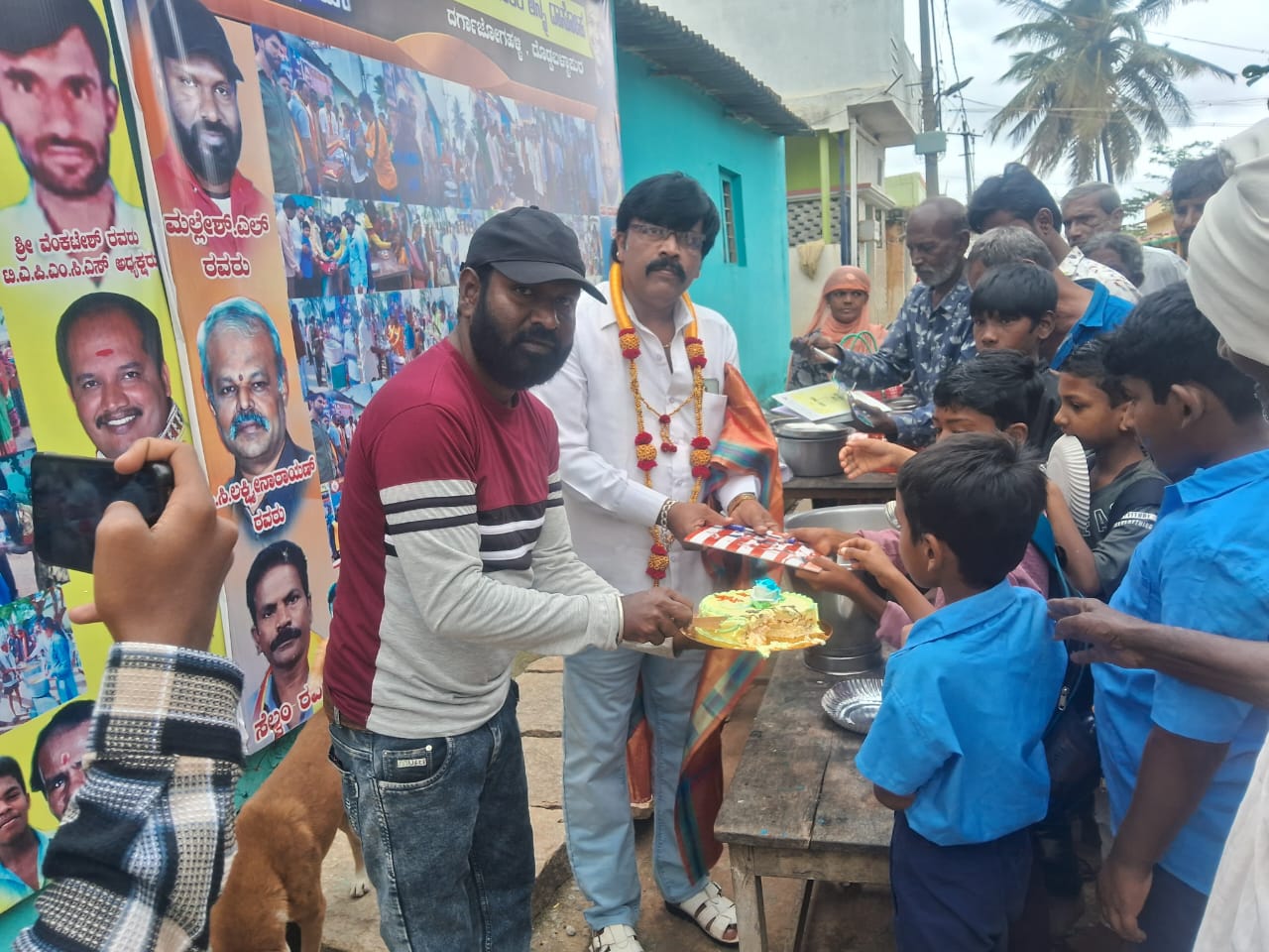 ಅನ್ನದಾನ ಮಾಡುವ ಮೂಲಕ ನಿರ್ಗತಿಕ ಬಡವರೊಂದಿಗೆ ವಿಶೇಷ ದಿನ ಆಚರಿಸಿ-ಲಕ್ಷ್ಮೀಪತಿ 