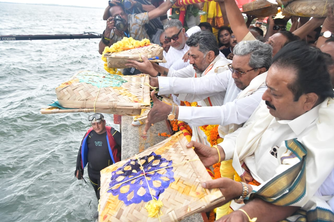 ಜೆಡಿಎಸ್ ಇನ್ನೊಬ್ಬರ ಹೆಗಲ ಮೇಲೆ ಕೈ ಹಾಕೊಂಡೇ ಅಧಿಕಾರಕ್ಕೆ ಬರಬೇಕು. 2028ರಲ್ಲೂ ನಾವೇ ಗೆದ್ದು ಅಧಿಕಾರಕ್ಕೆ ಬರ್ತೀವಿ