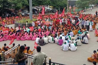 ಕೇಂದ್ರ ಮತ್ತು ರಾಜ್ಯ ಸರ್ಕಾರಗಳ ರೈತ ಕಾರ್ಮಿಕ ವಿರೋಧಿ ನೀತಿ ಖಂಡಿಸಿ ಪ್ರತಿಭಟನೆ