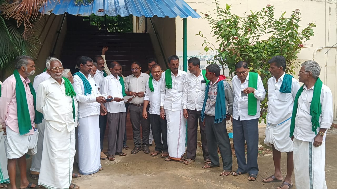 ಬೆಳೆ ವಿಮೆ ಕಟ್ಟಿರುವ ಎಲ್ಲ ರೈತರಿಗೂ ಕೂಡಲೇ ಬೆಳೆ ವಿಮೆ ಪಾವತಿಸಿ