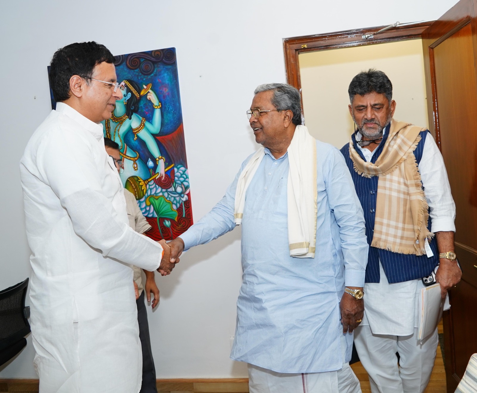 ಸಿಎಂ, ಡಿಸಿಎಂ, ಸುರ್ಜೇವಾಲಾ ಚರ್ಚೆ