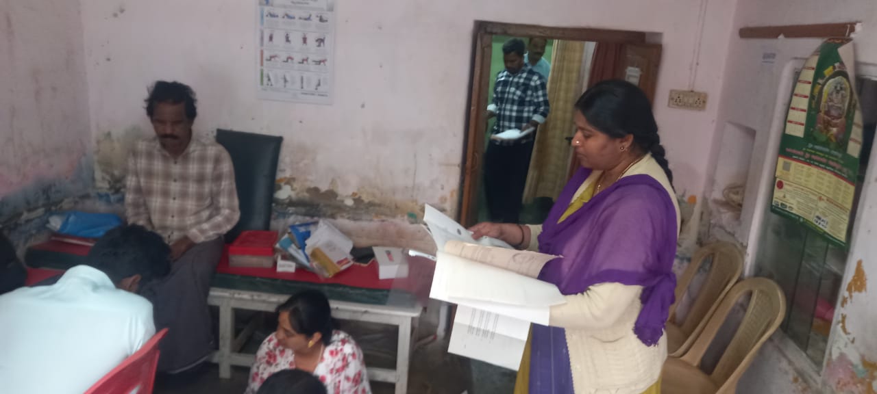 ಹಿರಿಯೂರು ಟಿಹೆಚ್ಒ ಡಾ.ವೆಂಕಟೇಶ್ ಮನೆ ಮೇಲೆ ಲೋಕಾಯುಕ್ತ ದಾಳಿ