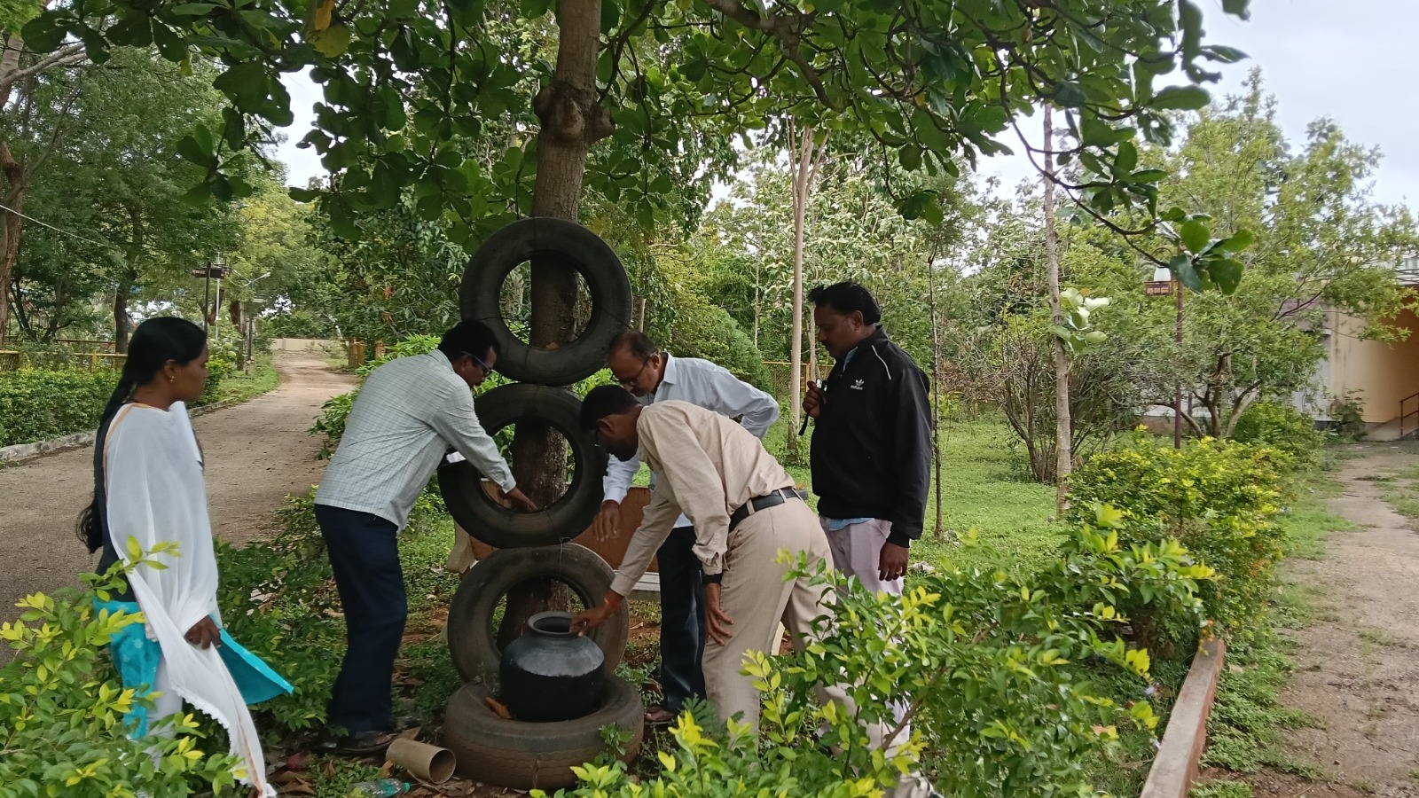 ಸರ್ಕಾರಿ ಕಚೇರಿಗಳ ಆವರಣದಲ್ಲಿ ಸ್ವಚ್ಛತೆ